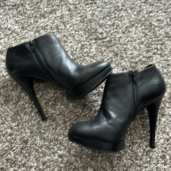 Kelsi Dagger Rosabella heeled ankle boots booties flower 7.5 7 1/2  leather - Picture 7 of 11